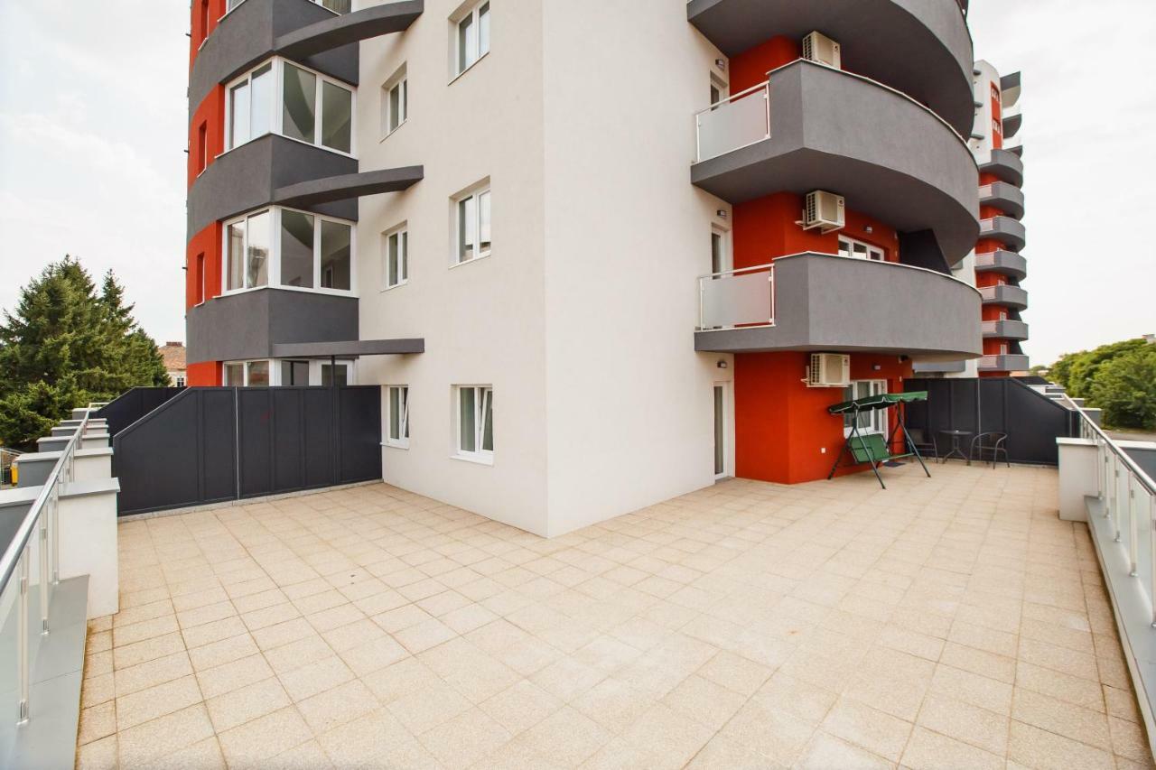 Spacious & Bright 2 Bedroom Central Apartment Oradea Exterior foto